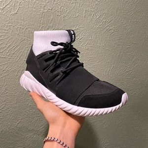 Adidas Tubular Doom Size 9 Men’s